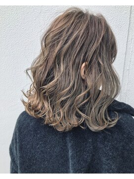 トリート 南行徳本店(TREAT) ペールベージュ×極細ハイライト