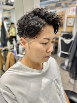 ドルクス 日本橋(Dorcus) 30代40代髪型東京バーバー日本橋ビジネスマン7:3スタイル