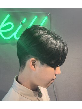 スキル(SKILL) センターパート/ニュアンスパーマ/メンズ縮毛矯正/パーマ落とし