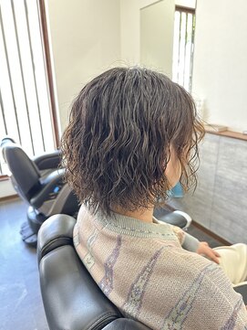 エイト(AITE) ツイストスパイラルパーマセンターパート<理容室>川口鳩ヶ谷102