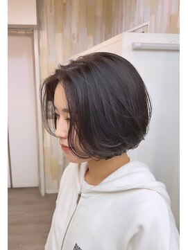 ネウィサリュー 立川(newi saLyu) 丸型卵形切りっぱなしボブワンレンボブ美髪ピンクブラウン立川