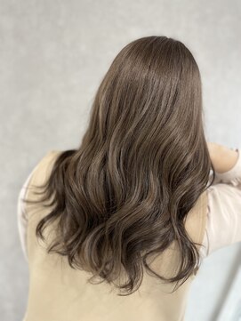 シュネア(shunea330) 透明感満載グレージュ