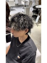 ミリ(milli Produce by ITAKURA)&nbsp;波巻きツイストスパイラルパーマ