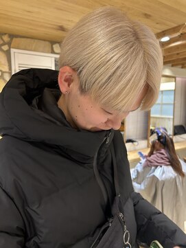 エイト新宿店(EIGHT shinjuku) ホワイトブロンド