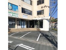 セカンド 鴨江店(2COND)の雰囲気（店前4台の駐車場！）