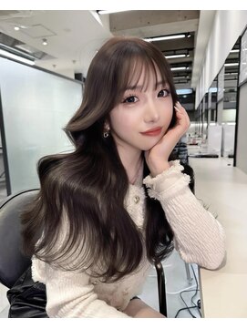 リリー(Lilley) 天神/博多/韓国ヘア/ヨシンモリ/レイヤーカット