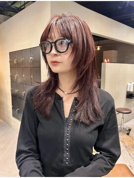 ブリーチなしワインレッドレイヤーカットロングウルフ/中西