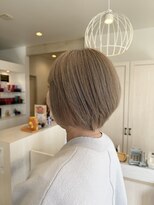 アドラーブル はなみずき店(adorable) 【白髪ぼかし】【ブリーチあり】【ショートボブ】【40代50代】