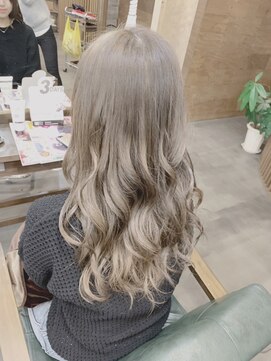 カルマ(KARMA) ハイトーングレージュカラー