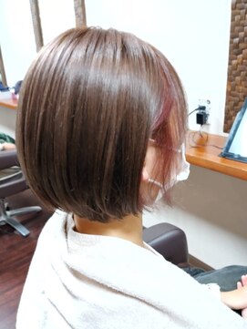 ヘアースニップ(HAIR Snip) ベージュカラーにアクセントピンク