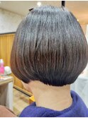 ダークカラーで、うる髪!軽やかシンプルボブ