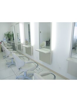 小さなサロンだからこそ感じられる寛ぎ感や居心地の良さ◎初めてのお客様もお気軽にご来店いただけます♪