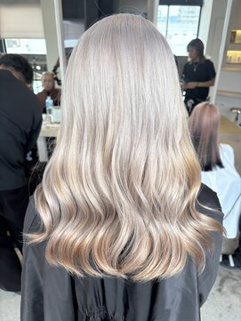 リア 布施店(Lia) ホワイトベージュ