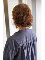 ムゥフ ヘアーアンドアイラッシュ(mouf hair&eyelash)&nbsp;ふんわりエアウェーブ×レイヤーで魅せる白髪活かしカラー