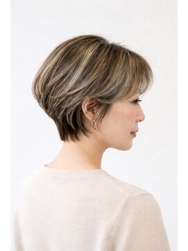 アットティー 金沢文庫(at tee...) 丸みショート/白髪ぼかしハイライト/40代/50代/60代/金沢八景