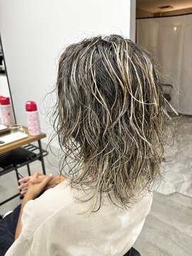 テラス トヨタ(Telasu Toyota) 海外ガールスタイルの細かめ多めハイライトカラー◎