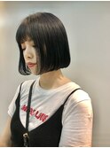 黒髪ラインボブ