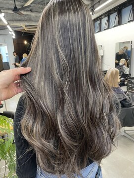 キラ 渋谷(KILLA) ハイライト白髪ぼかしハイライトレイヤーカットインナーカラー