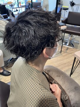 エヌプラス(N+) 波巻きツイストスパイラル刈り上げセンターパートサーフカール