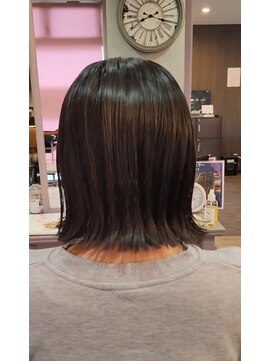 リープリング(Liebling) シンプルなのに印象的。ヘイリーボブで新しい自分へ