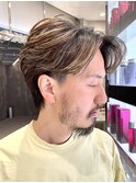 サイドからの毛流れ、シルエットが美しいサイドグラデーション