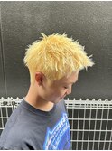 金髪スパイキーショート
