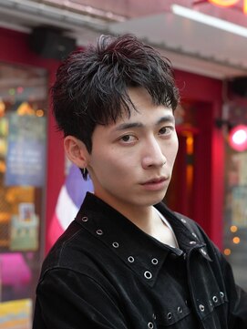 フィフス トウキョウ (fifth TOKYO) ビジネスマンにも人気のアップバングショートスタイル