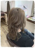 ハイトーンスモーキーブロンド＋ソフトウルフミディヘア