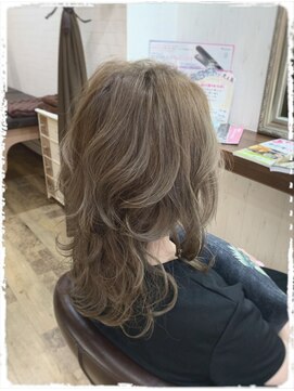 リン ヘアファクトリー アンド アイラッシュサロン(RIN) ハイトーンスモーキーブロンド＋ソフトウルフミディヘア