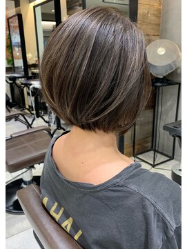 トルネード(TORNADO) 極細ハイライトショートボブグレージュ