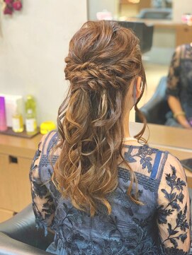 ディア(.eer) お呼ばれハーフアップ ☆ねじり編み込み☆