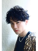 黒髪マッシュパーマ