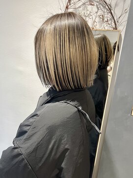 ラミエバイメルト 下北沢(lamie by melt) 村上/シャドウルーツ切りっぱなしボブ アンブレラカラー 20代