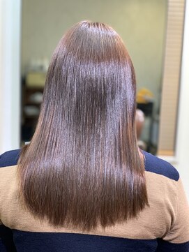 トリィート(Treat) ツヤ感重視のあるセミロングムスタイル