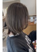 透明感ベージュ×ミディアムレイヤー