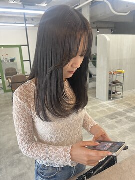 イロ バイ ミロク(ILO by miloc) darkbrown×row layercut