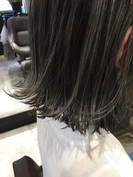 トルネード(TORNADO) 外国人風ボブ ハイライトグラデーション グレージュ 外ハネ