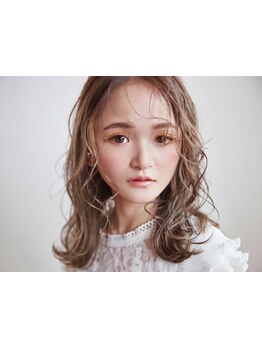 【話題のイルミナカラーお取扱い】ダメージレス×淡い発色で、光に透ける柔らかさ・透明感をカラーで表現。