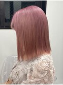 2252外国人風カラーベイビーピンクセンター分けボブルーズヘア