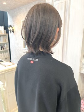 キャアリー(Caary) 福山市美容室Caary 人気外はねミディ刈り上げスタイル