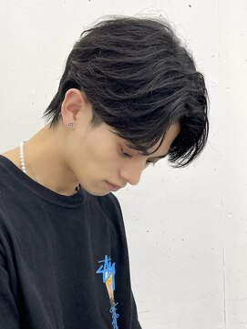 アーリー(Ali'i) センターパートツーブロックマッシュウルフ束感ショート