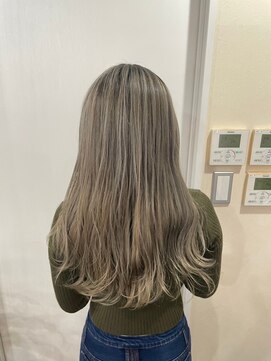 アイズ 本厚木(AIZU) スモーキーミルクティーベージュ