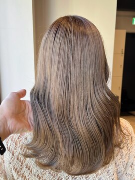 ディーエックス スリー(Dxxxx III) ミルクティーベージュ