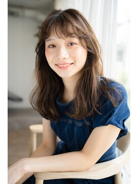 マグノリア オモテサンドウ(MAGNOLiA Omotesando) 顔まわりのインナーレイヤーで作る抜け感ロング・・・HINATA