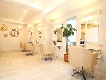 ブルーノヘアデザイン(BRUNO hair design)の写真/幅広い世代から支持されている【BRUNO hair design】!初めての方も気軽にご来店いただける居心地の良さが◎