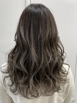 イース バイ アンブルリュクス 北千住(Ease by amble luxe) グレージュ