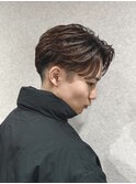 ツーブロック短髪モテるスーツ束感フェザーパーマ