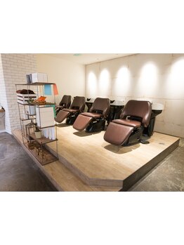 白髪染め世代にも◎ヘッドスパ×髪質改善で極上の癒し&若々しい艶髪を実現[子安/白髪ぼかし/men's/学割U24]