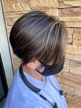 ジュリアンマーラ(Julien Mara) 大人ショートボブ/ハイライト/アッシュブラウン/ジェンダーレス