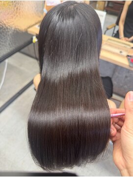 リタ 枚方(Rita) 黒髪カタログ◎冬の暗めカラーで艶髪ロング美人ヘア